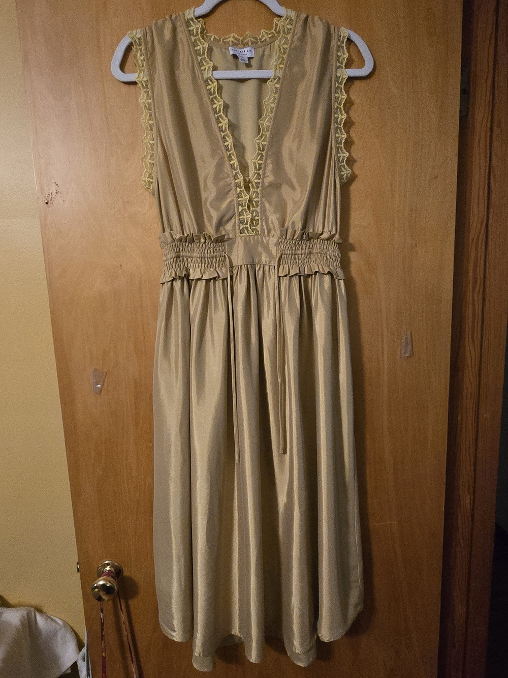 Current Air Los Angeles Size Small Gold Satin Maxi Dress Floral Lace Smocked Wai